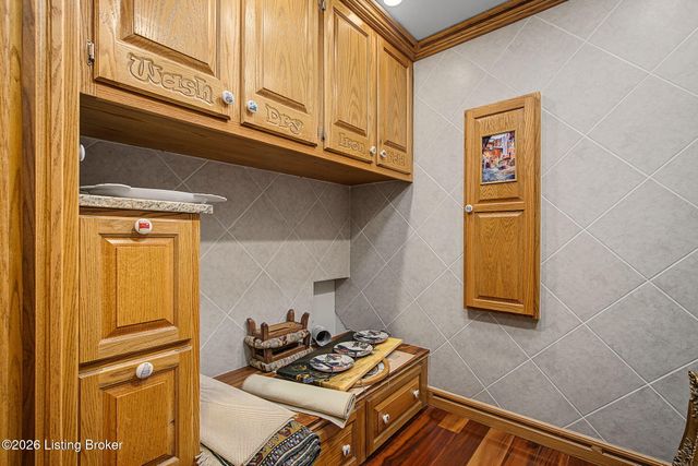 8800 Timberline Dr, Louisville, KY 40291