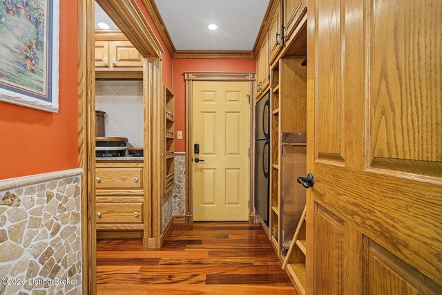 8800 Timberline Dr, Louisville, KY 40291