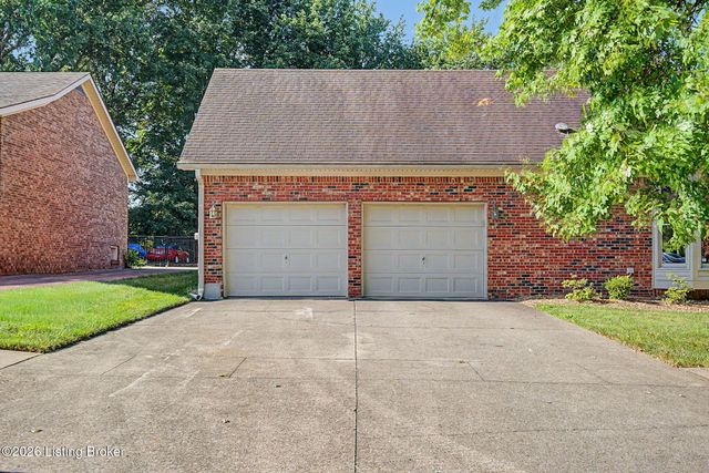 8800 Timberline Dr, Louisville, KY 40291