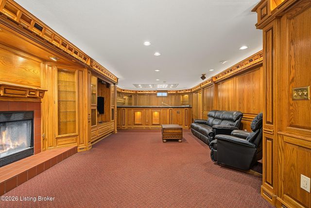 8800 Timberline Dr, Louisville, KY 40291