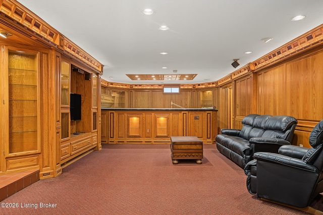 8800 Timberline Dr, Louisville, KY 40291