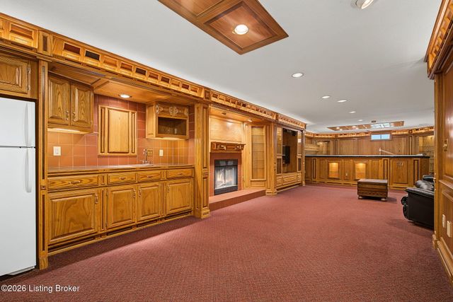 8800 Timberline Dr, Louisville, KY 40291