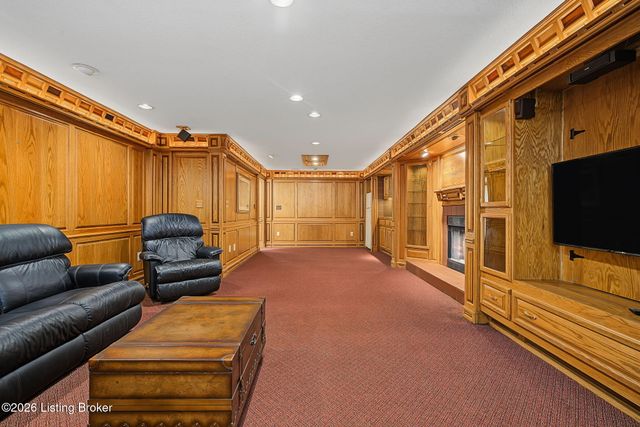 8800 Timberline Dr, Louisville, KY 40291