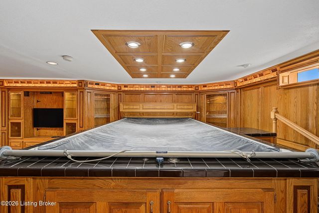 8800 Timberline Dr, Louisville, KY 40291
