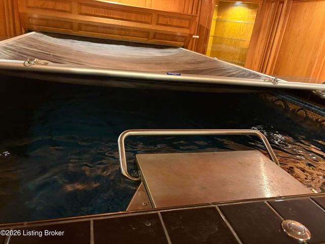 8800 Timberline Dr, Louisville, KY 40291
