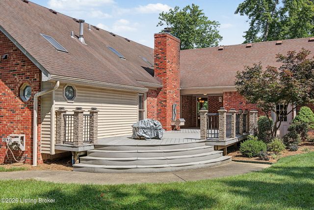 8800 Timberline Dr, Louisville, KY 40291