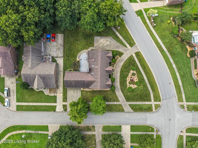 8800 Timberline Dr, Louisville, KY 40291