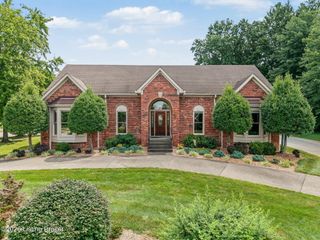8800 Timberline Dr, Louisville, KY 40291