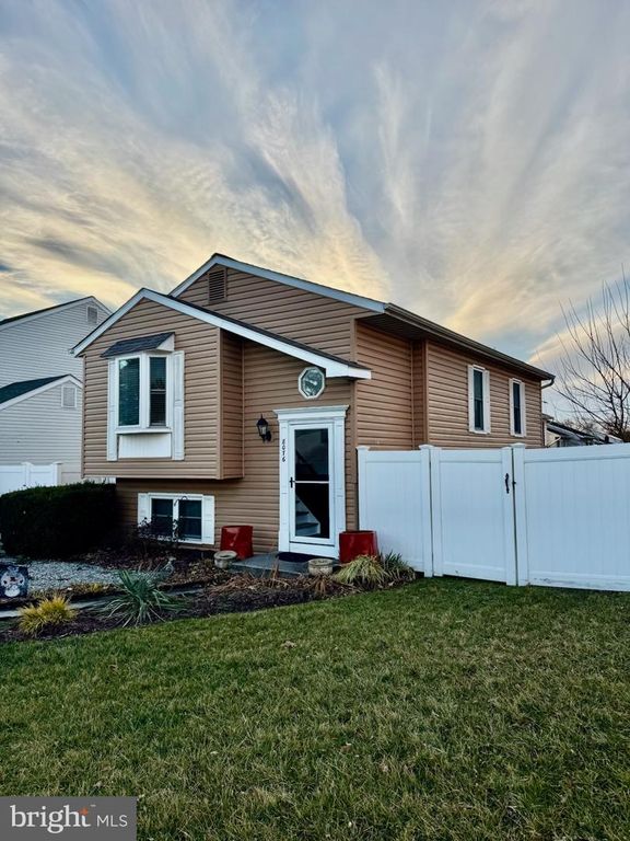 8076 OUTING AVE, Pasadena, MD 21122