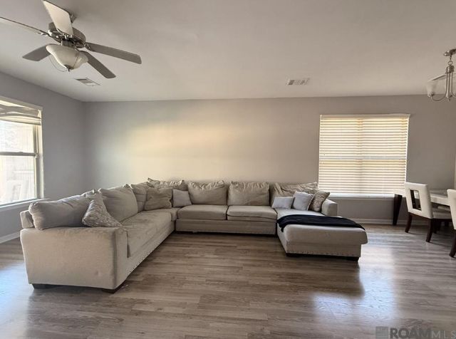 583 Fall River Dr, Baton Rouge, LA 70815