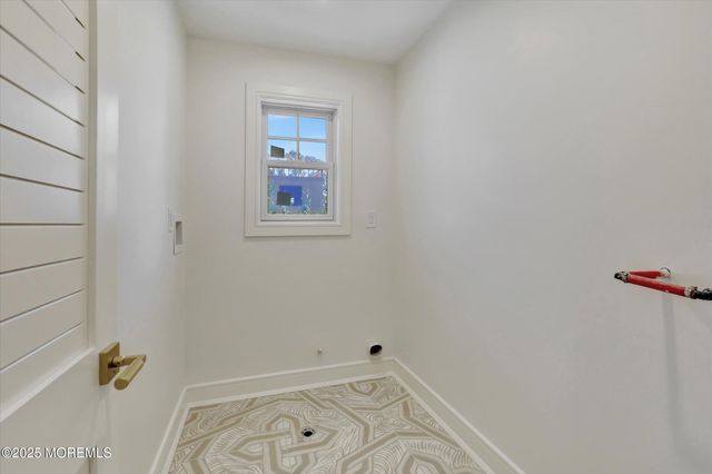 243 Woodcrest Road, Oakhurst, NJ 07755