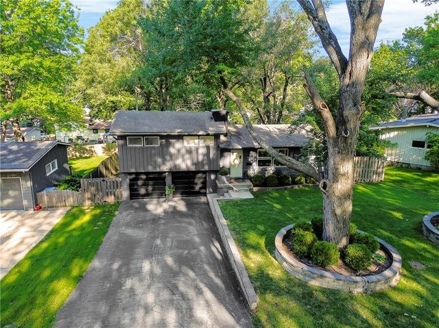 7908 Falmouth Street, Prairie Village, KS 66208