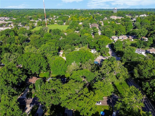 7908 Falmouth Street, Prairie Village, KS 66208