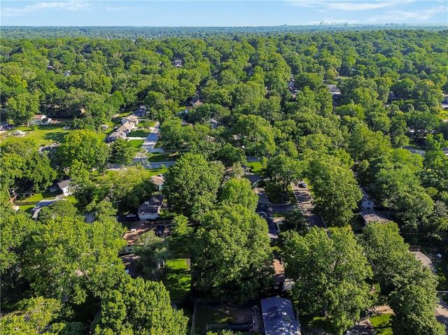 7908 Falmouth Street, Prairie Village, KS 66208