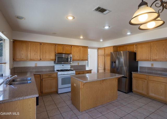 6055 Lisbon Court, Palmdale, CA 93552