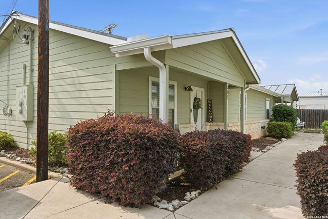 121 S Plant Ave Apt 302, Boerne, TX 78006