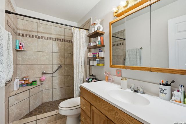 121 S Plant Ave Apt 302, Boerne, TX 78006