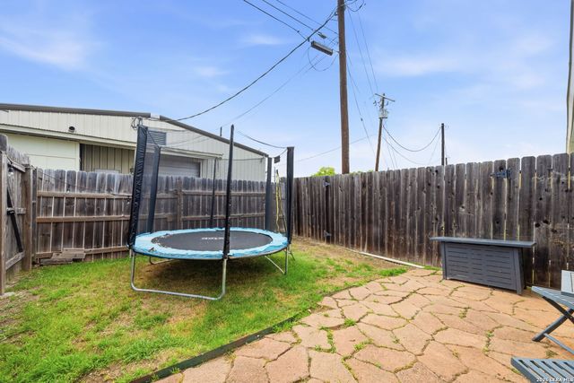 121 S Plant Ave Apt 302, Boerne, TX 78006