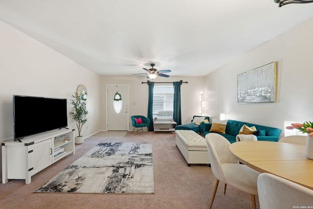 121 S Plant Ave Apt 302, Boerne, TX 78006