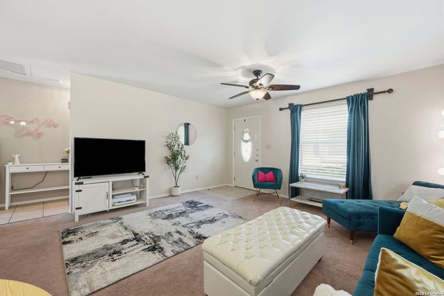 121 S Plant Ave Apt 302, Boerne, TX 78006