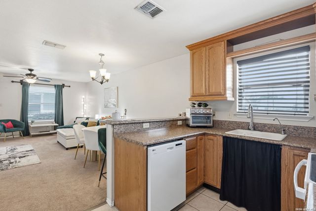 121 S Plant Ave Apt 302, Boerne, TX 78006