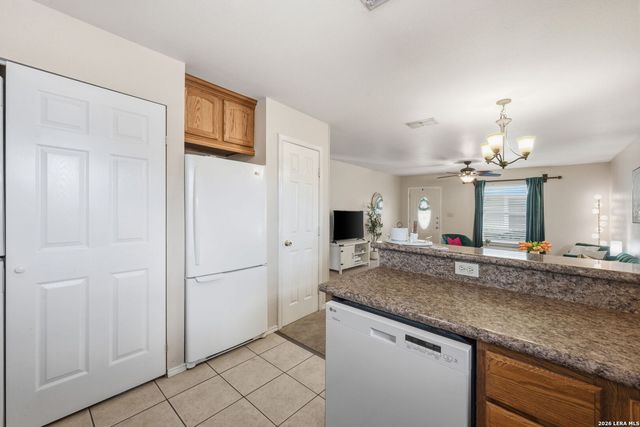 121 S Plant Ave Apt 302, Boerne, TX 78006