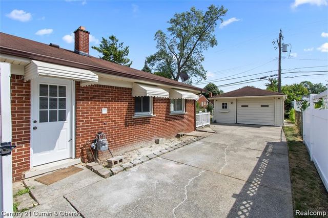 25427 Elon Drive, Dearborn Heights, MI 48127