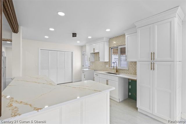 25427 Elon Drive, Dearborn Heights, MI 48127