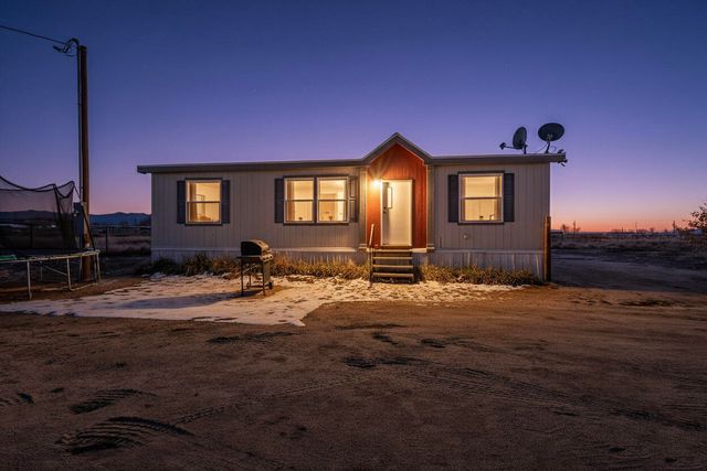 10 Luminoso Court, Los Lunas, NM 87031