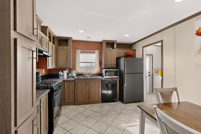 10 Luminoso Court, Los Lunas, NM 87031