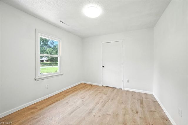 487 Raven Ridge Drive, Kernersville, NC 27284