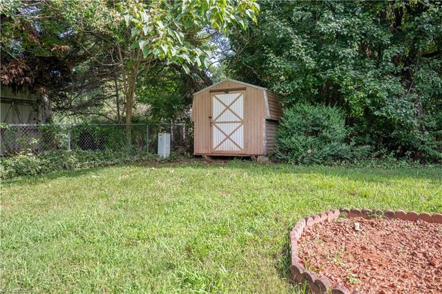 487 Raven Ridge Drive, Kernersville, NC 27284