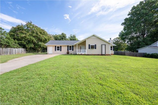 487 Raven Ridge Drive, Kernersville, NC 27284