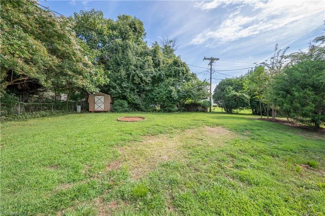 487 Raven Ridge Drive, Kernersville, NC 27284