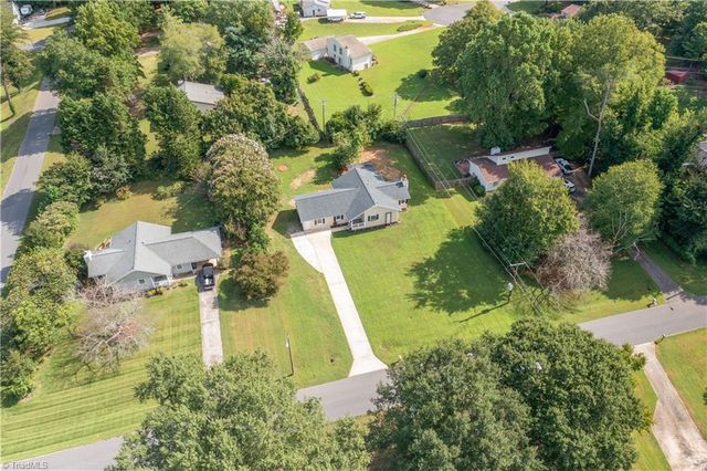 487 Raven Ridge Drive, Kernersville, NC 27284