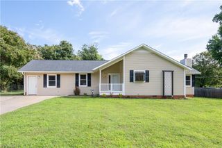 487 Raven Ridge Drive, Kernersville, NC 27284