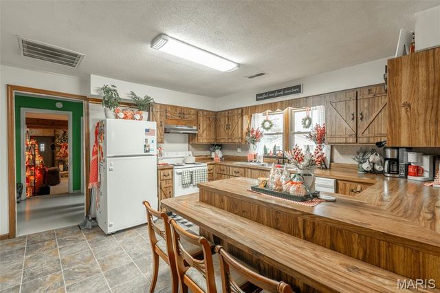 927 N 2nd Street, Piedmont, MO 63957