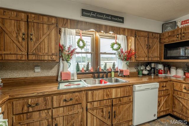 927 N 2nd Street, Piedmont, MO 63957