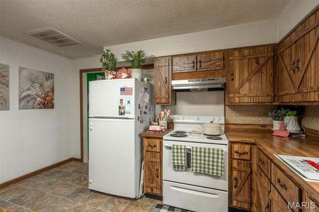 927 N 2nd Street, Piedmont, MO 63957