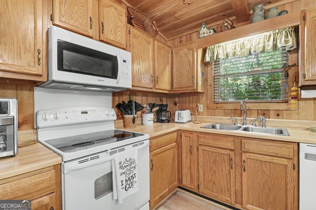 77 Violet Lane, Clayton, GA 30525