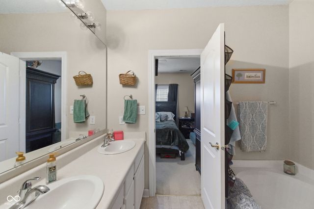 6460 Dusty Laurel Drive, Whitestown, IN 46075