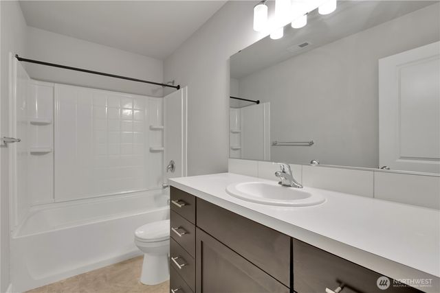 7813 E 208th Avenue, Bonney Lake, WA 98391