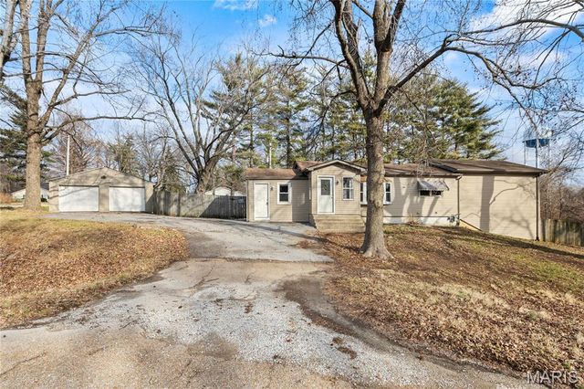 600 E Center Street, Troy, IL 62294