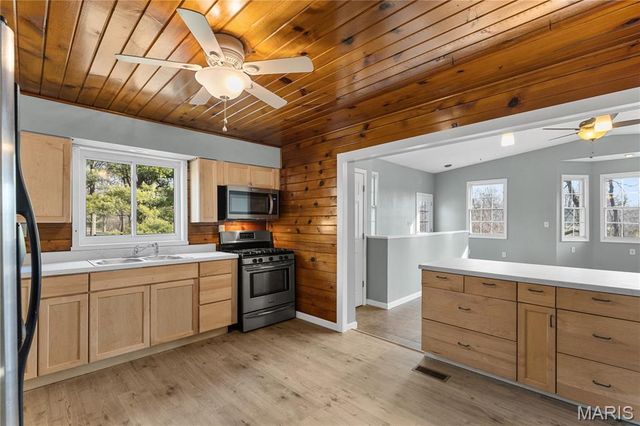 600 E Center Street, Troy, IL 62294