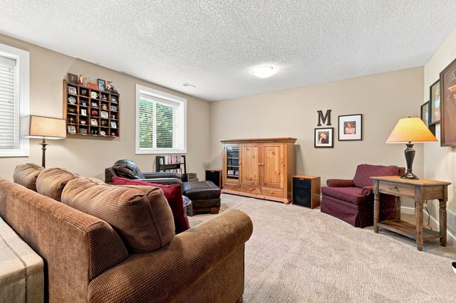 413 NE Brookridge Circle, Waukee, IA 50263