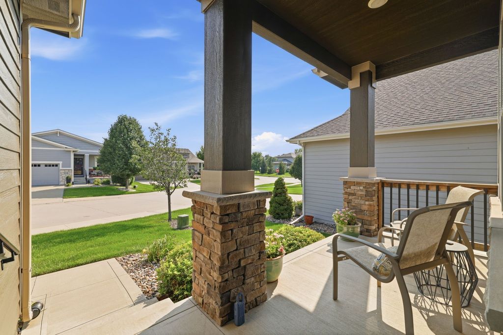 413 NE Brookridge Circle, Waukee, IA 50263