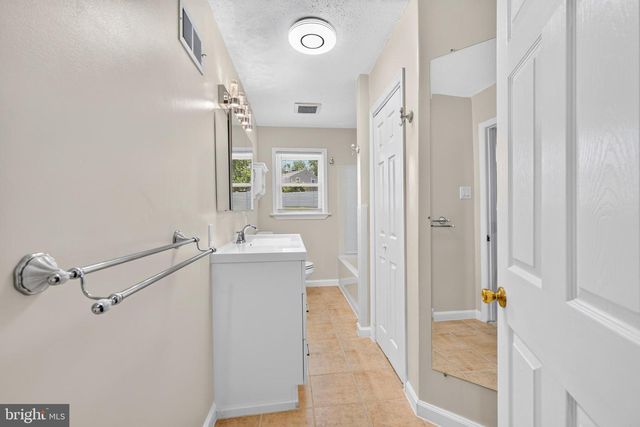 11 WILLIAMS LN, Yardley, PA 19067