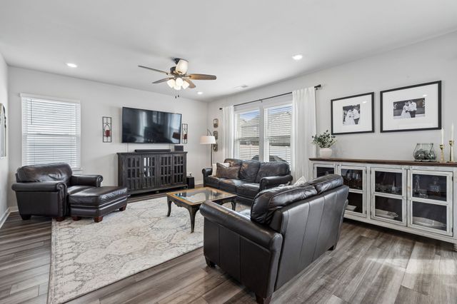 529 Torrey Pines Ln, Lebanon, TN 37087