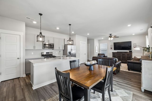 529 Torrey Pines Ln, Lebanon, TN 37087