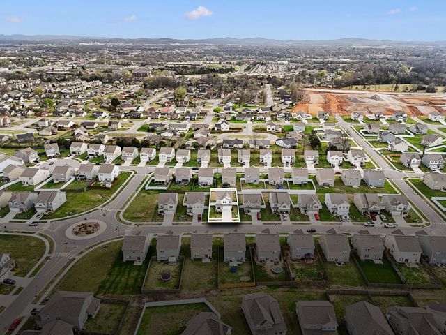 529 Torrey Pines Ln, Lebanon, TN 37087